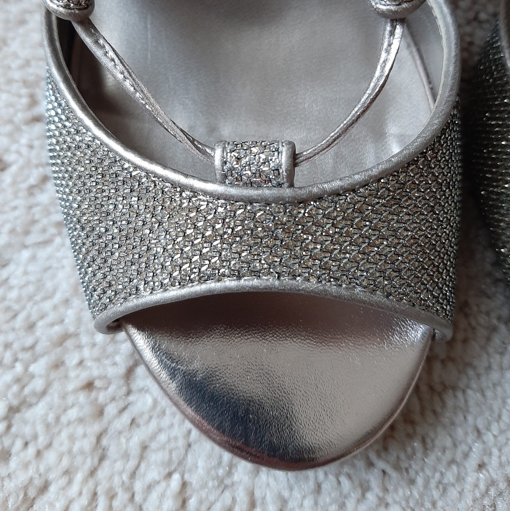🎉HOST PICK🎉GUESS Heel Lace Up - Picture 3 of 8